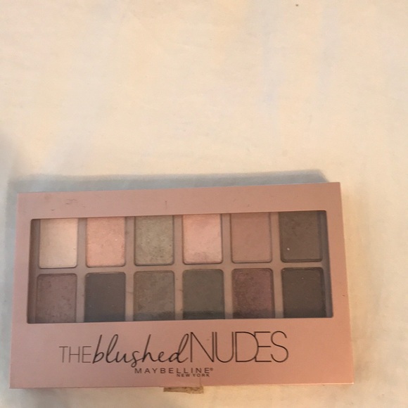 Maybelline the blushed nudes palette - Picture 1 of 2